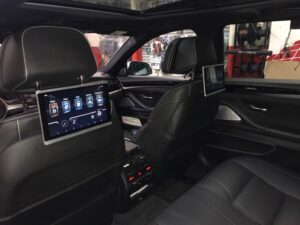 BMW 5er F11 Rear Seat Entertainment – Monitor an der Kopfstütze