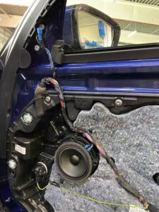 Steg BM45C-II Lautsprecher BMW 5er G31 Tür Einbau