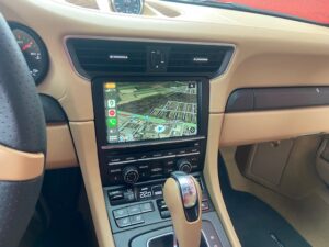 Einbau Apple CarPlay Android Auto Interface in Porsche 911