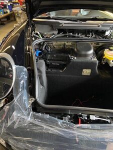 Porsche 997 DSP Verstärker Einbau im Fahrzeug