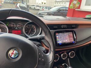 Android Auto Navigation auf Alpine iLX-702D Display im Alfa Romeo Giulietta