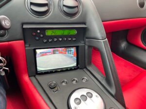Autoradio mit Apple CarPlay und Android Auto im Cockpit des Lamborghini Murciélago