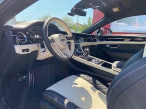 Dashcam Nachrüstung sauber integriert Bentley