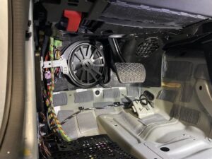 Steg BZW80 Subwoofer verbaut Mercedes W205