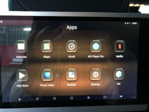 Netflix auf dem Ampire AMX225 Monitor im Mercedes GLC Fond