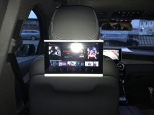YouTube Streaming auf dem Ampire AMX225 Kopfstützenmonitor – Mercedes GLC