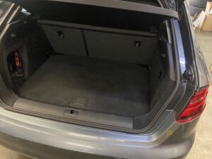 Kofferraum Audi A3 8V nach DSP Soundsystem Einbau sauber und voll nutzbar