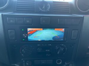 Ampire Rückfahrkamera Anzeige im Land Rover Defender Monitor