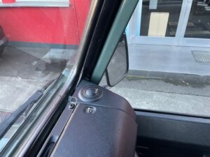Hochtöner Einbau Cockpit des Land Rover Defender