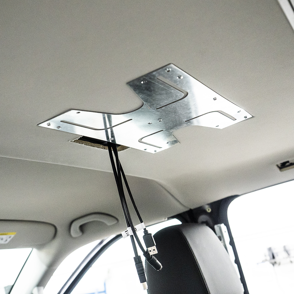 AMPIRE-Aluminium-Montageplatte-fuer-Deckenmonitore-fuer-VW-T5-T6-MP-T6_b_6.jpg
