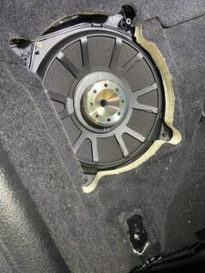 STEG BM8-II Untersitz-Subwoofer eingebaut BMW 2er F22