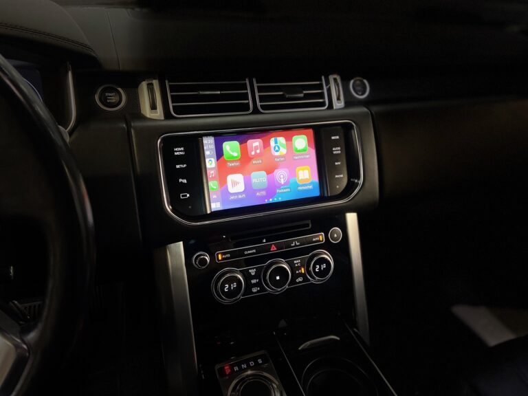 Range rover carplay.jpg
