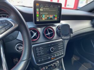 Mercedes A-Klasse W176 Cockpit nach CarPlay Nachrüstung – Gesamtansicht