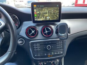 Apple CarPlay Menü auf Mercedes COMAND Display – A-Klasse W176