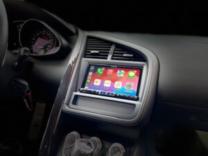 Alpine ILX-705D Apple CarPlay Nahaufnahme Display Audi R8 nach Einbau Singen
