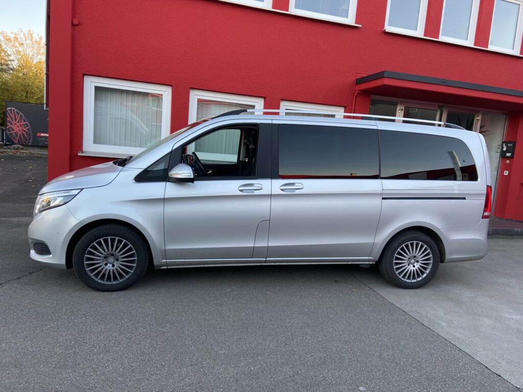 AMPIRE OHV185-HD Deckenmonitor im Mercedes V-Klasse W447 – Einbau Singen am Bodensee