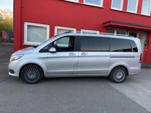 AMPIRE OHV185-HD Deckenmonitor im Mercedes V-Klasse W447 – Einbau Singen am Bodensee