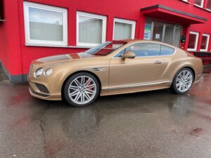 Bentley Continental GT Außenansicht vor Werkstatt Singen – CarPlay Nachrüstung
