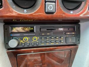 Mercedes C124 Youngtimer Radio Nachrüstung Blaupunkt – Singen am Bodensee