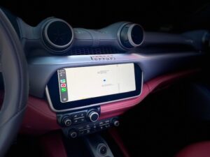 Android Auto Navigation im Ferrari Portofino Werksbildschirm