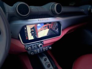 Rückfahrkamera über CarPlay im Ferrari Portofino Display