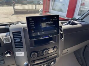 Alpine Halo11 11-Zoll Touchscreen im Cockpit des Mercedes Sprinter W906