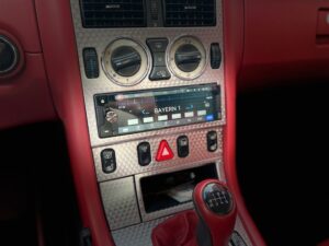 Ampire CPR060 Wireless CarPlay Touchscreen im Mercedes SLK Cockpit