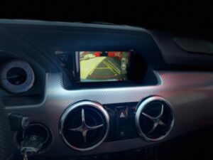 Rückfahrkamera Bild mit dynamischen Hilfslinien im Werksdisplay des GLK X204