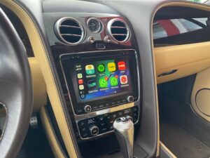 Apple CarPlay Startbildschirm im Bentley Continental GT Werksdisplay nach der Nachrüstung