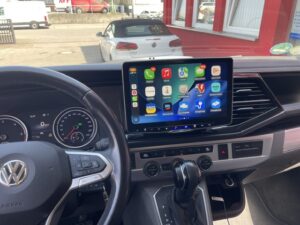 CarPlay Bedienung am 11 Zoll Touchscreen des Alpine iLX-F115T61 im VW T6.1