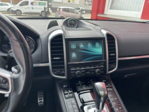 Apple CarPlay im originalen PCM 3.1 Display des Porsche Cayenne Turbo nach der Nachrüstung