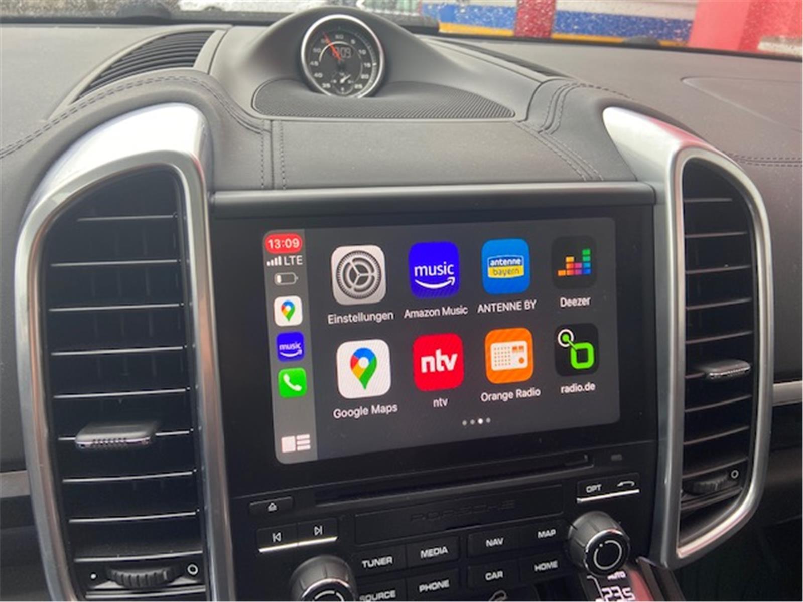 porsche carplay apps.jpg
