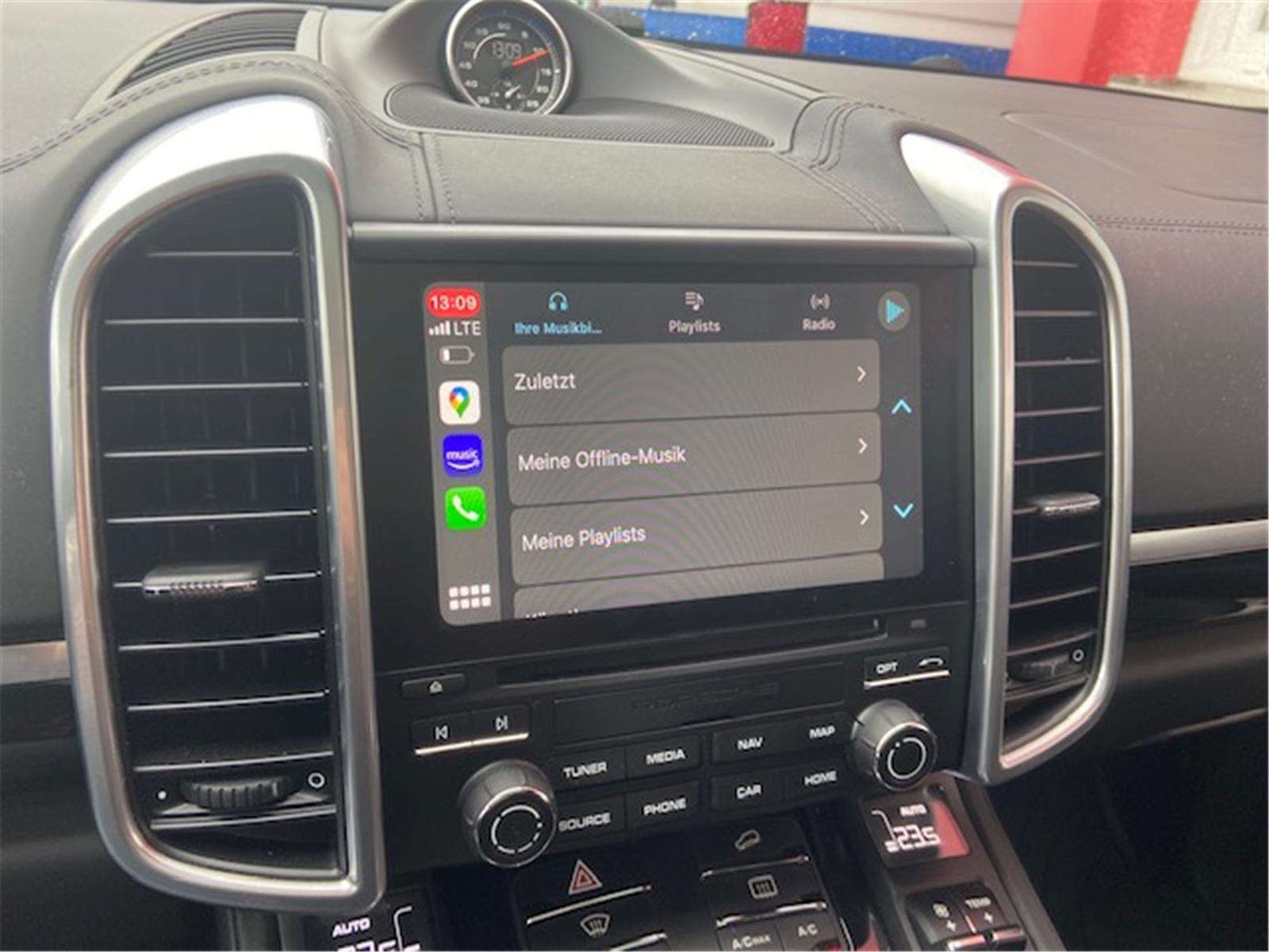 porsche apple carplay.jpg