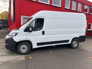 Fiat Ducato 8 Kastenwagen vor der Werkstatt in Singen - Rückfahrkamera Nachrüstung
