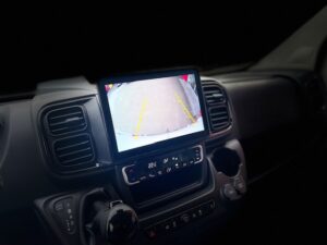 Integriertes Kamerabild im Fiat Ducato 8 Uconnect Display - Nachrüstung mit NavLinkz HDA-UCON10