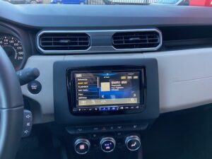 Alpine iLX-705D Display im Dacia Duster - Wireless CarPlay und DAB+