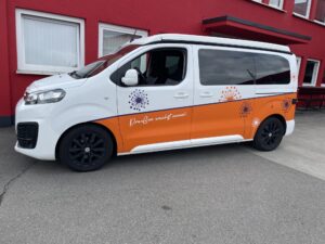 Dethleffs Campster auf Citroën SpaceTourer Basis vor der Werkstatt in Singen - Rückfahrkamera Nachrüstung